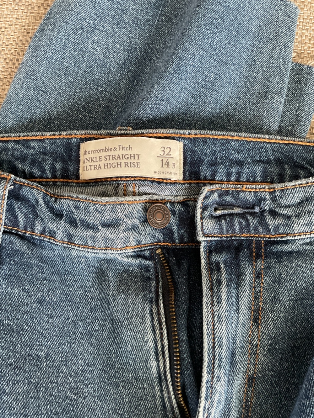 Abercrombie & Fitch Women’s Blue Denim Slim Straight Jeans